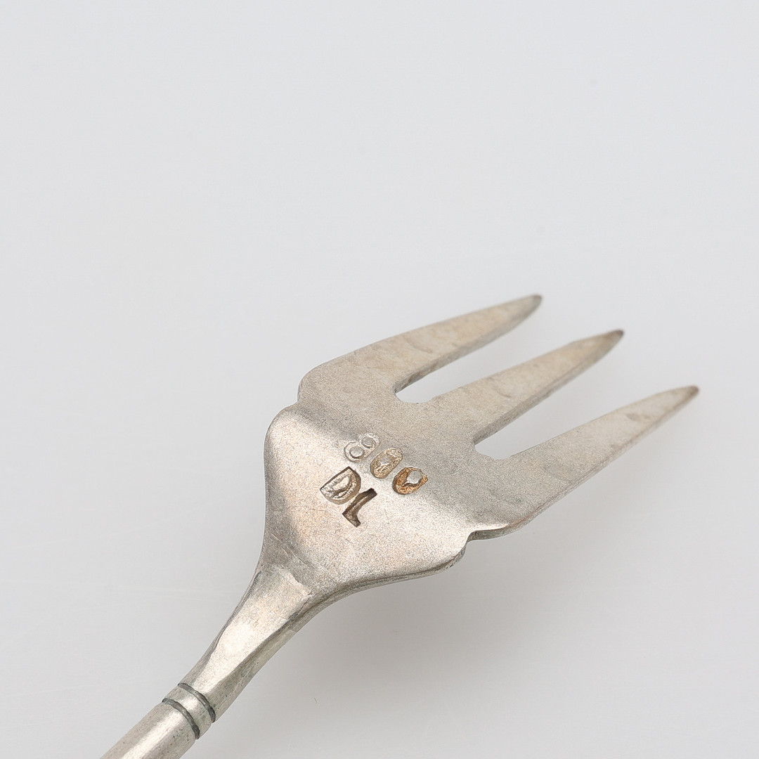 COCKTAILBESTICK 30 DELAR, SILVER & STENAR, TOTALT 327 GRAM.