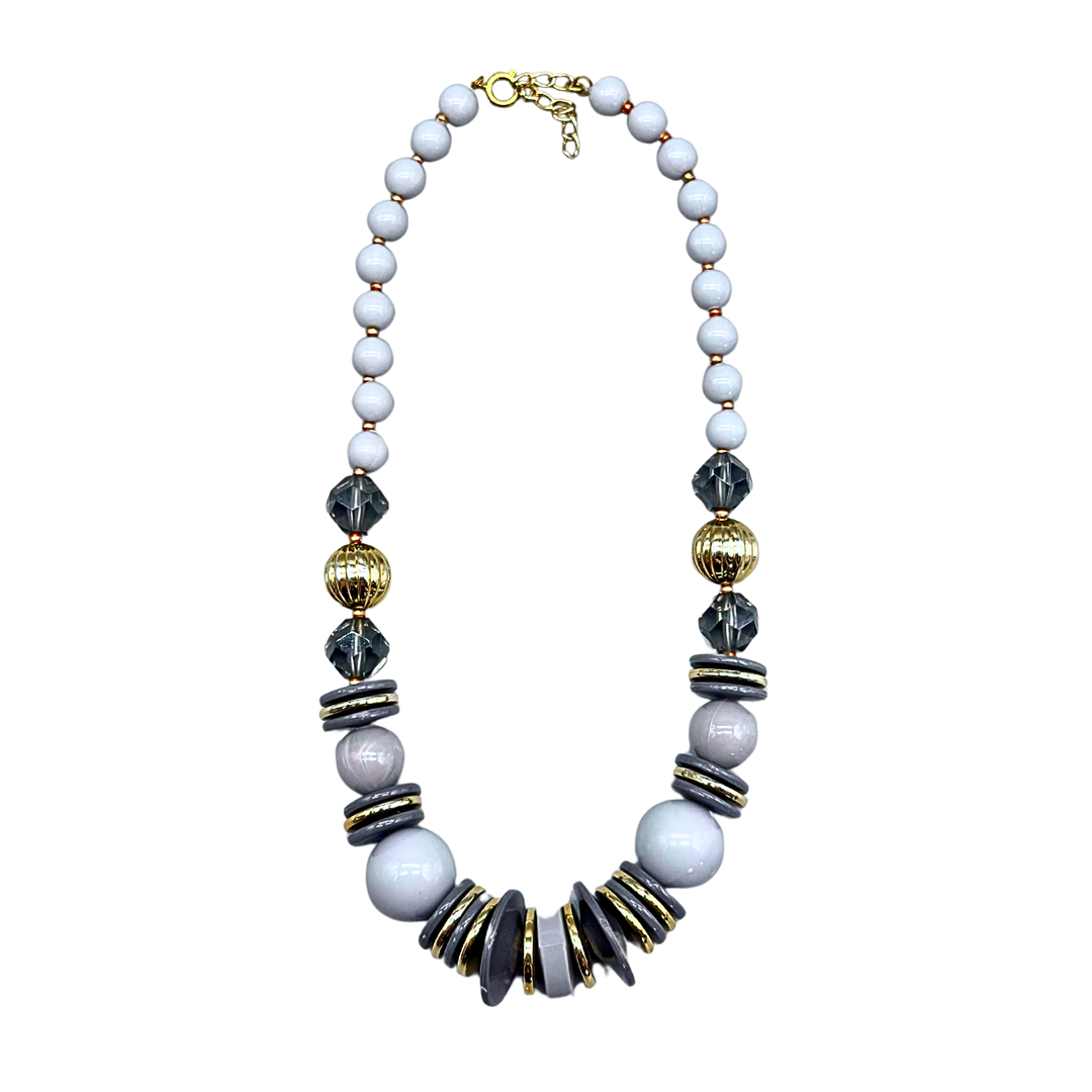 MODESCHMUCK HALSKETTE AUS KUNSTSTOFF.