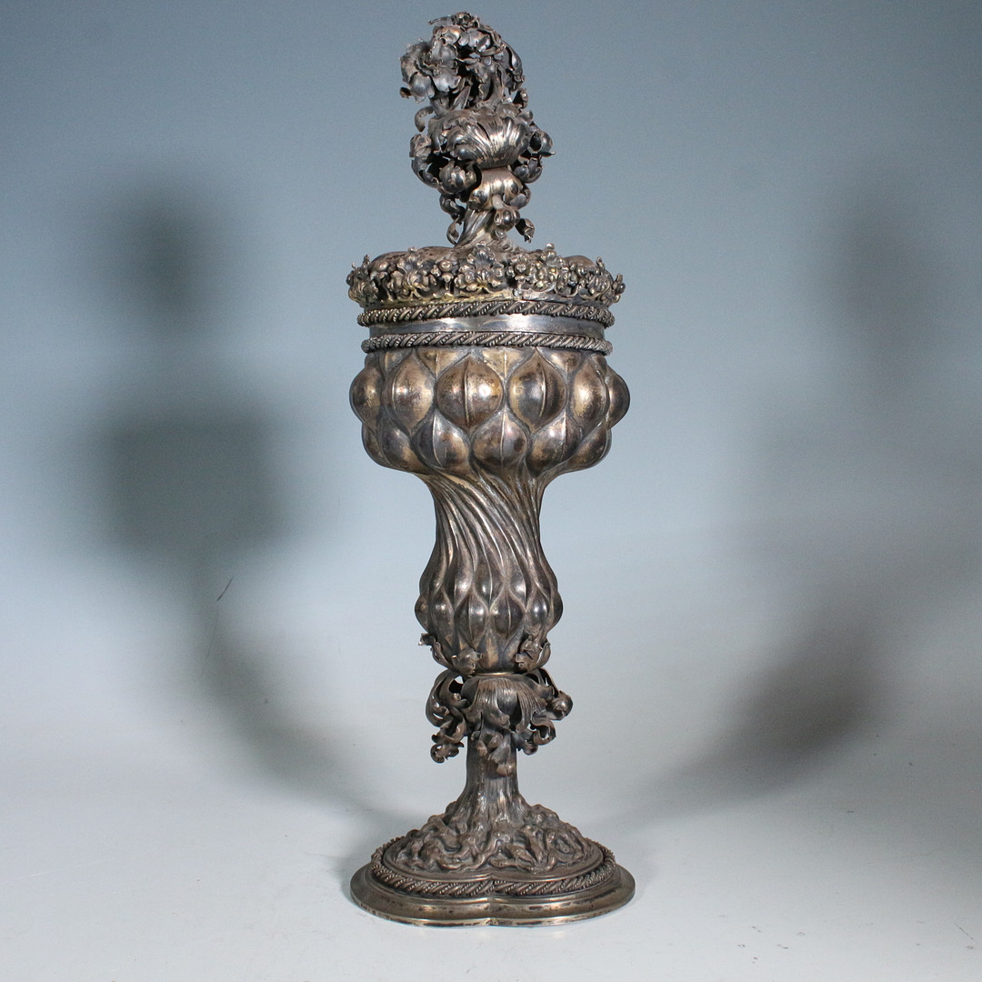 LAZARUS POSEN WITWE. Prachtvoller historistischer Silber-Deckelpokal/ Buckelpokal um 1890–1900, Frankfurt, Deutschland, 800er.