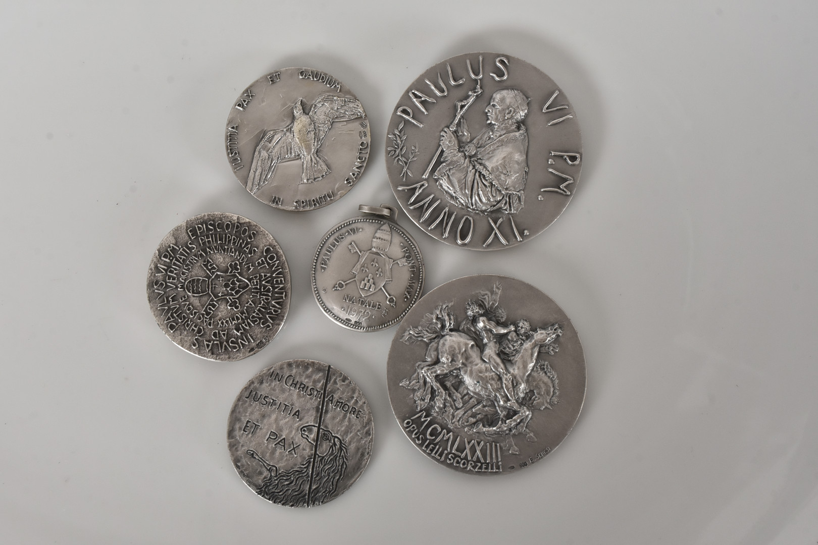 PÅVLIGA MEDALJER, 5 st, 800/1000 silver.