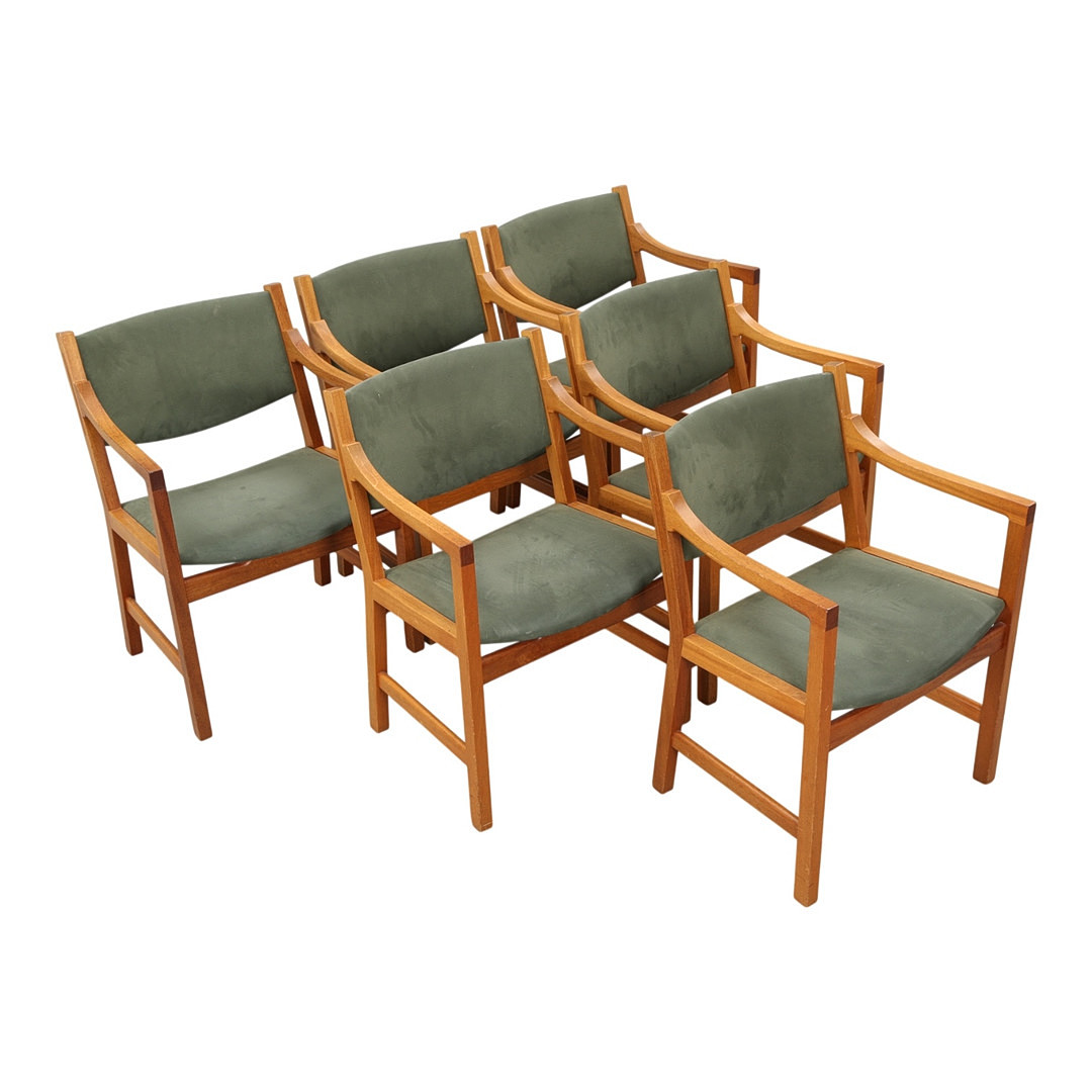 HANS J WEGNER. PP Møbler. Et sæt på seks armstole af massiv lys mahogni (6).
