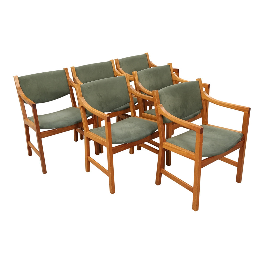 HANS J WEGNER. PP Møbler. Et sæt på seks armstole af massiv lys mahogni (6).