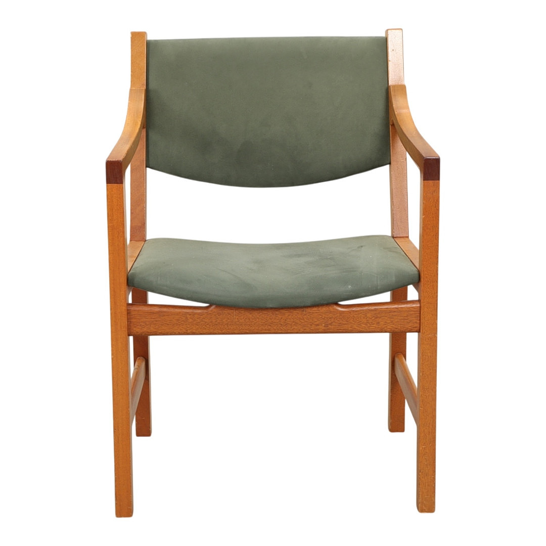 HANS J WEGNER. PP Møbler. Et sæt på seks armstole af massiv lys mahogni (6).