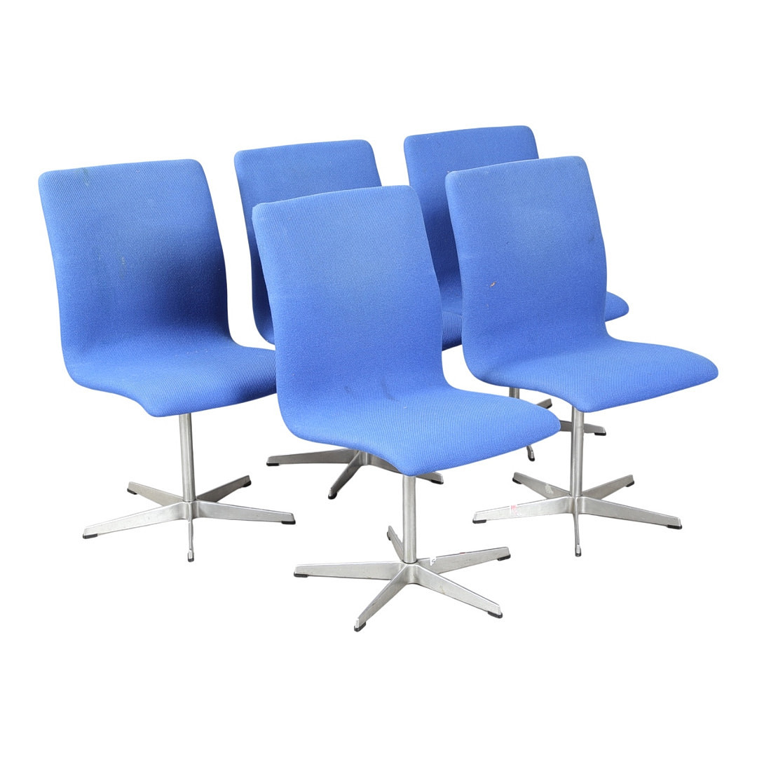 ARNE JACOBSEN. Fritz Hansen. Et sæt på seks "Oxford" stole (5).