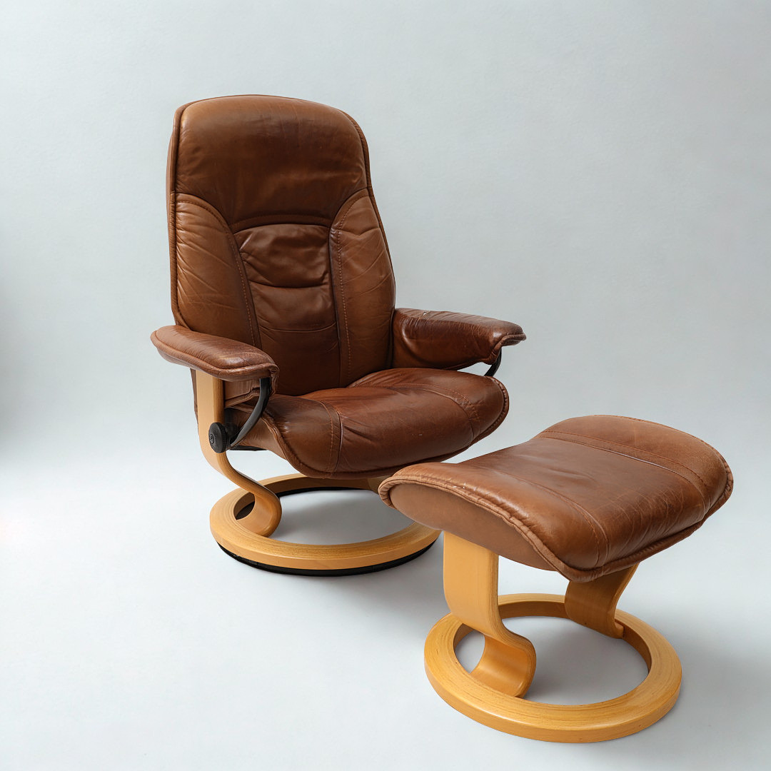 SNURRFÅTÖLJ Med fotpall, "Stressless" Ekornes, Norge, sent 1900-tal.