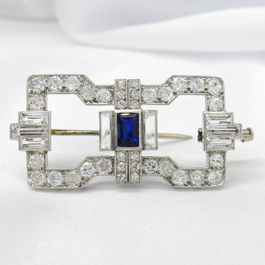 DIAMOND & GEMSTONE ART DECO brooch.