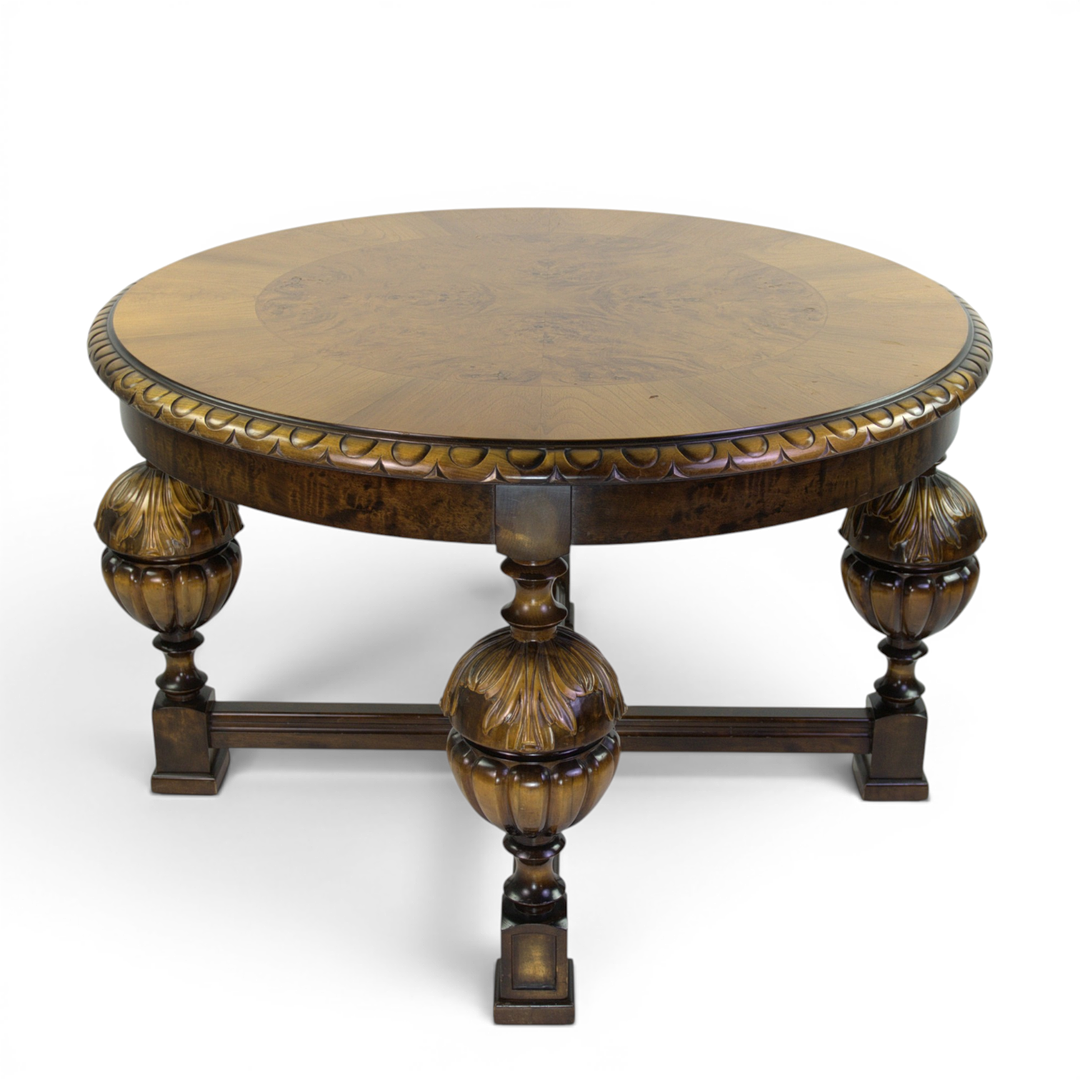 BORD, Chippendalestil, rot- & ekfanér, kopplade baluster ben, 1920-30 tal.