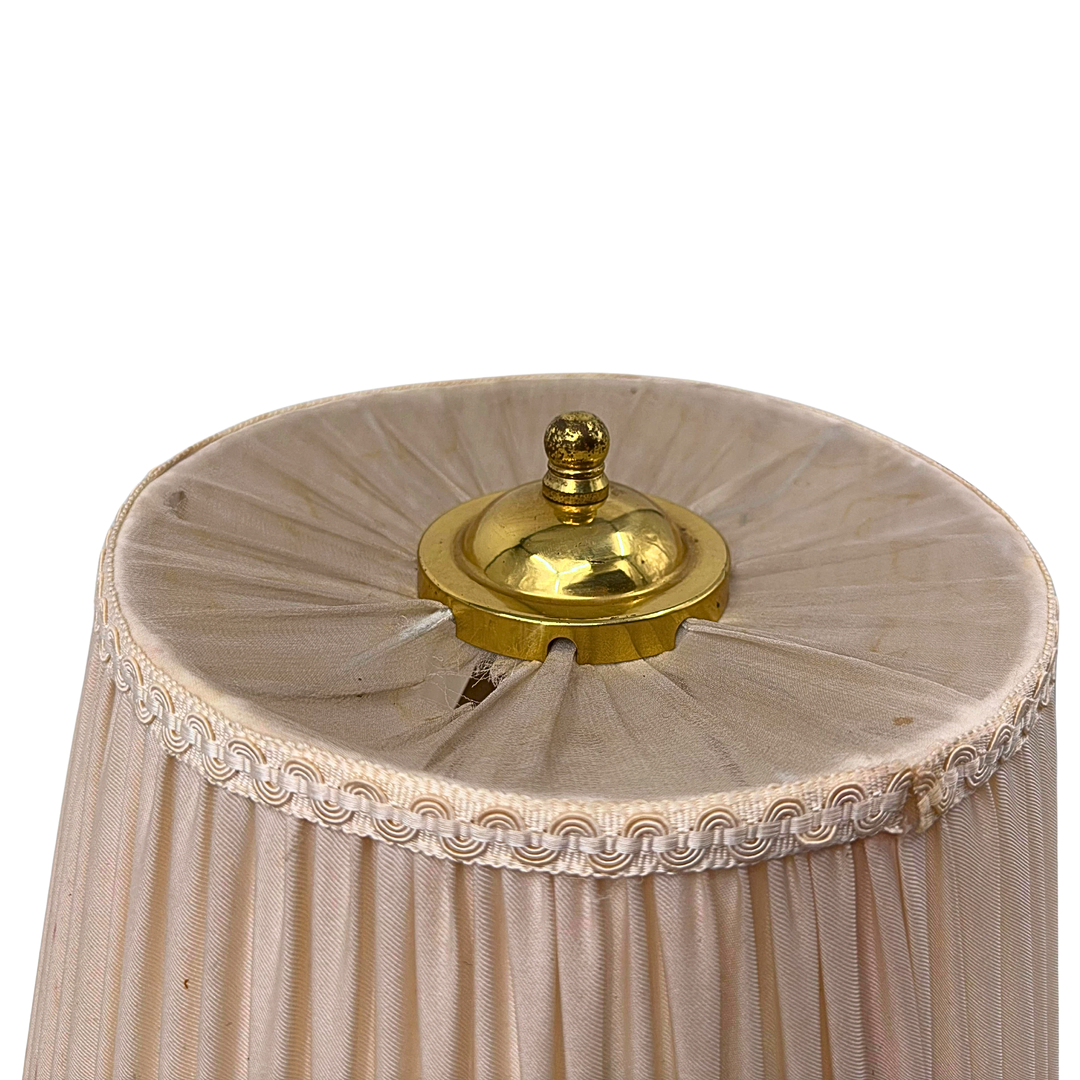 TISCHLAMPE AUS PORZELLAN, VERZIERT MIT BLUMENMOTIVEN.