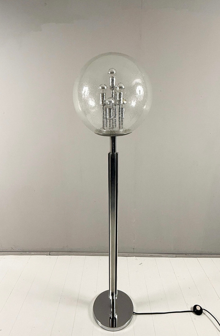 Space Age, Stehleuchte/Stehleuchte der 1970er Jahre Modell „8926“ 'Big Ball' von DORIA, Deutschland.