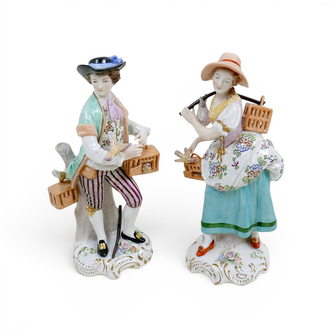 A PAIR OF SITZENDORF PORCELAIN FIGURES.