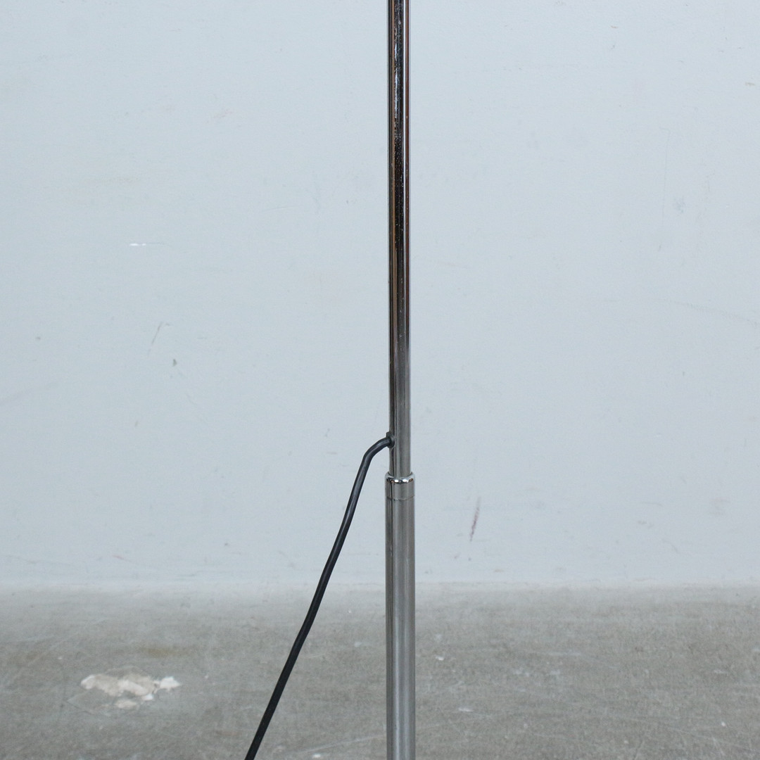 BRUNO GECCHELIN. Stehleuchte, Modell 'Mezzaluna', Stahl, Marmor, Aluminium, 1970er Jahre, Italien.