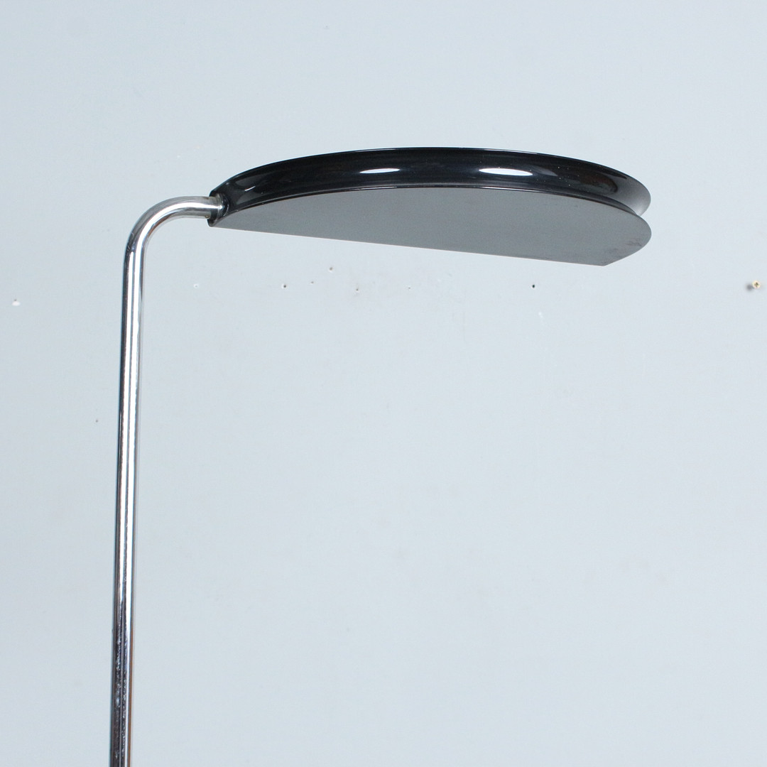 BRUNO GECCHELIN. Stehleuchte, Modell 'Mezzaluna', Stahl, Marmor, Aluminium, 1970er Jahre, Italien.