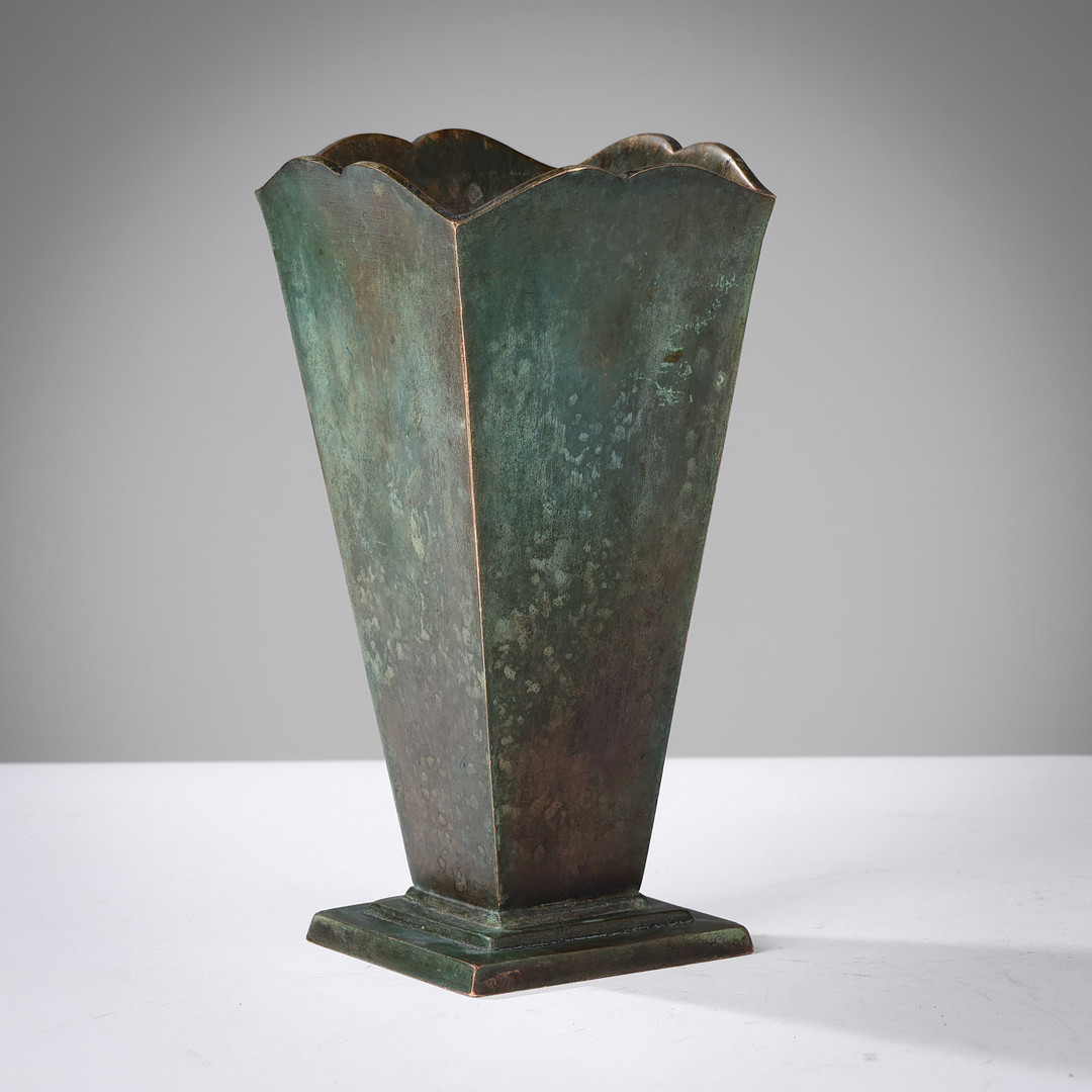 JUST ANDERSEN. TILSKREVET. Vase af patineret bronze, modelnr. 36, GAB, Sverige, 1940'erne.