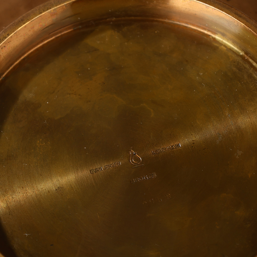 EVAN JENSEN. Fad af poleret bronze, motiv med to kvinder, 275 B, Danmark, 1940'erne.