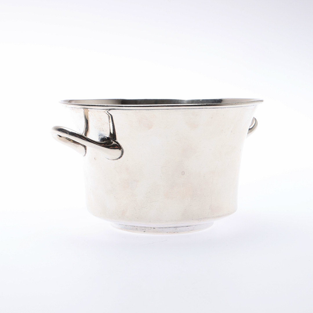 EDWARDIAN SILVER TWIN HANDLED BOWL.