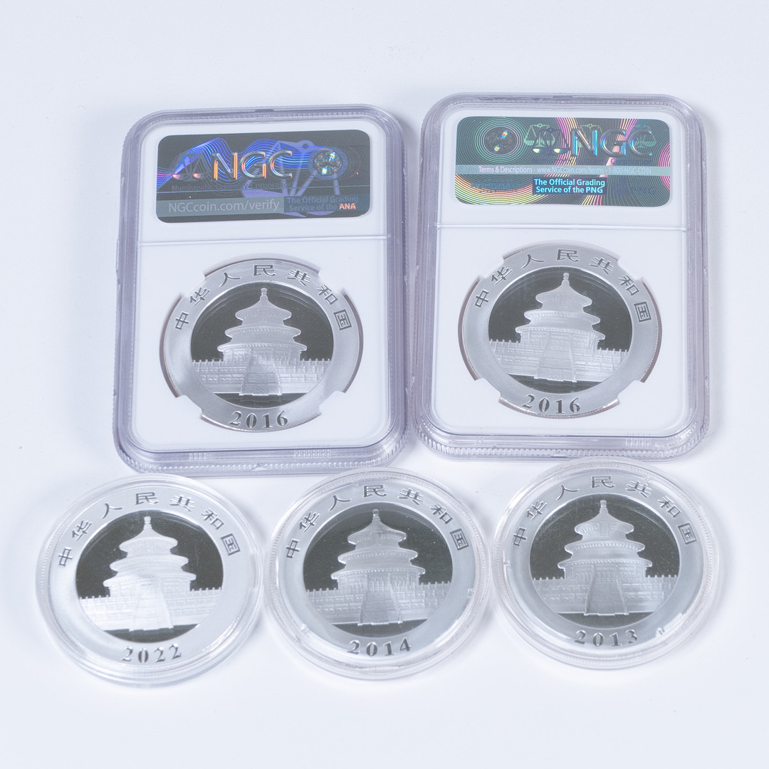 Mynt, 5 st, finsilver 999, 1 oz resp. 30 g, 10 Yuan, Pandor, Folkrepubliken Kina.