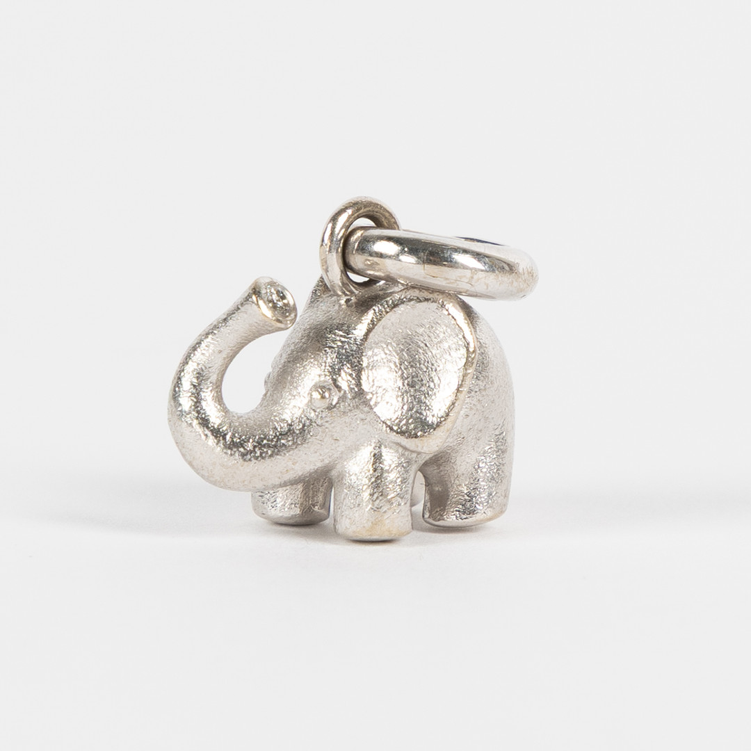 OLE LYNGGAARD. Hänge, elefant, 18K vitguld med diamant.