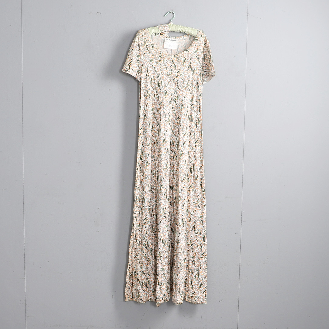 A VINTAGE DIANE VON FURSTENBURG LONG DRESS.