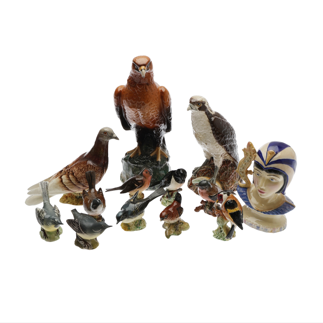 10 BESWICK MODELS OF BIRDS, 2 ROYAL DOULTON, AND A PEGGY DAVIES CHARACTER JUG. (13).