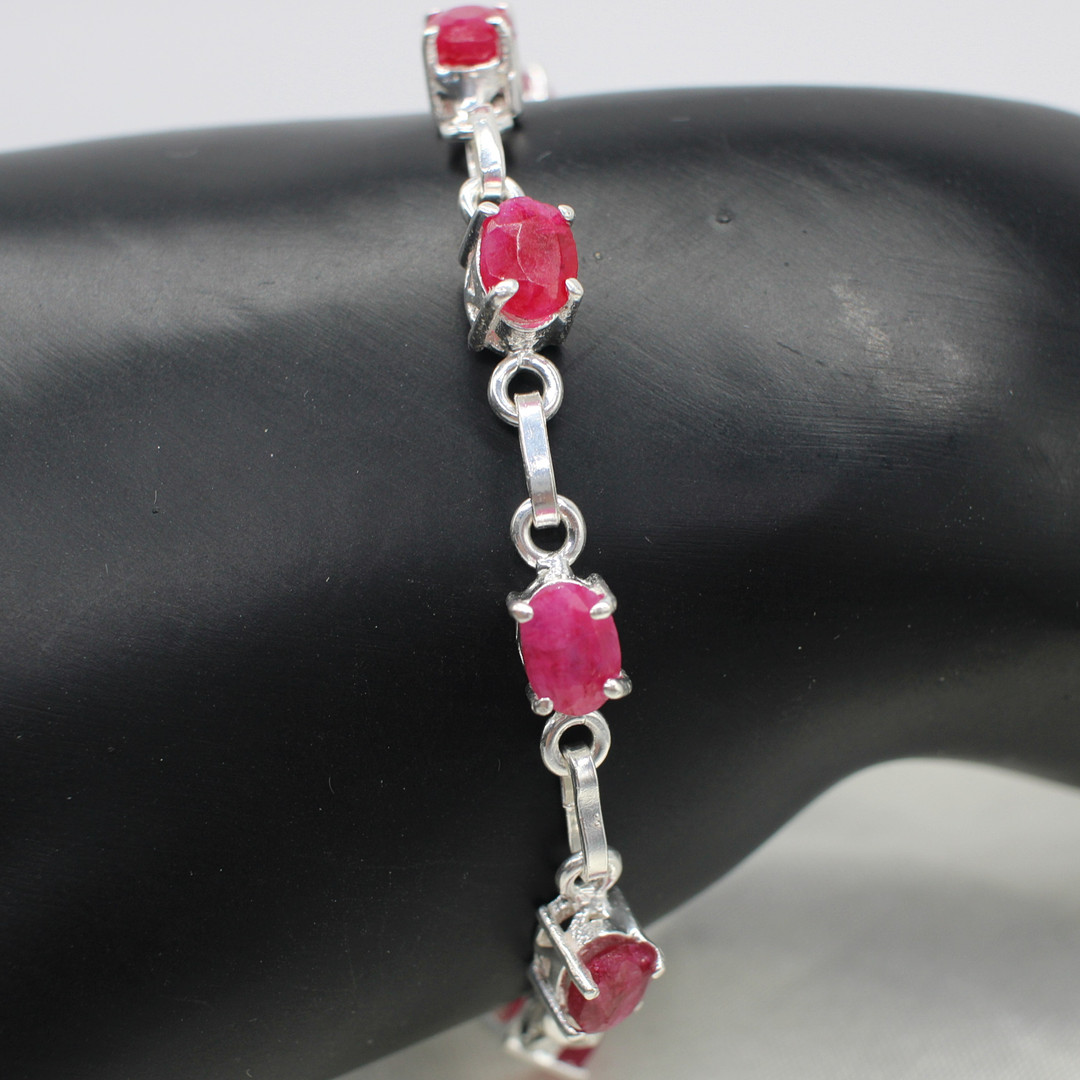 RUBY SET SILVER DRESS BRACELET.