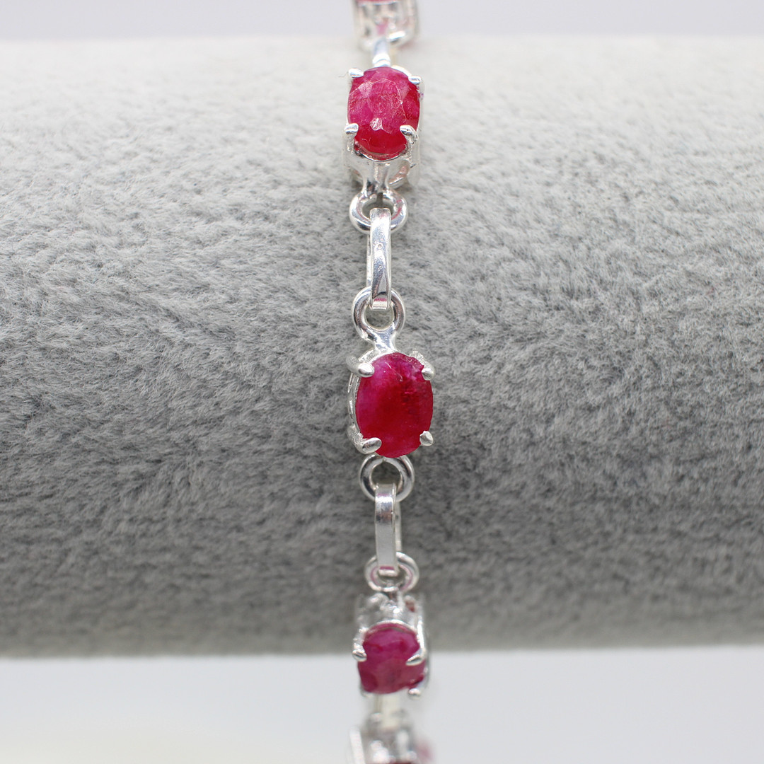 RUBY SET SILVER DRESS BRACELET.