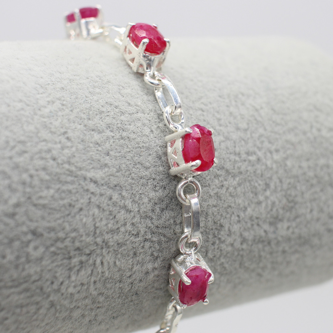 RUBY SET SILVER DRESS BRACELET.