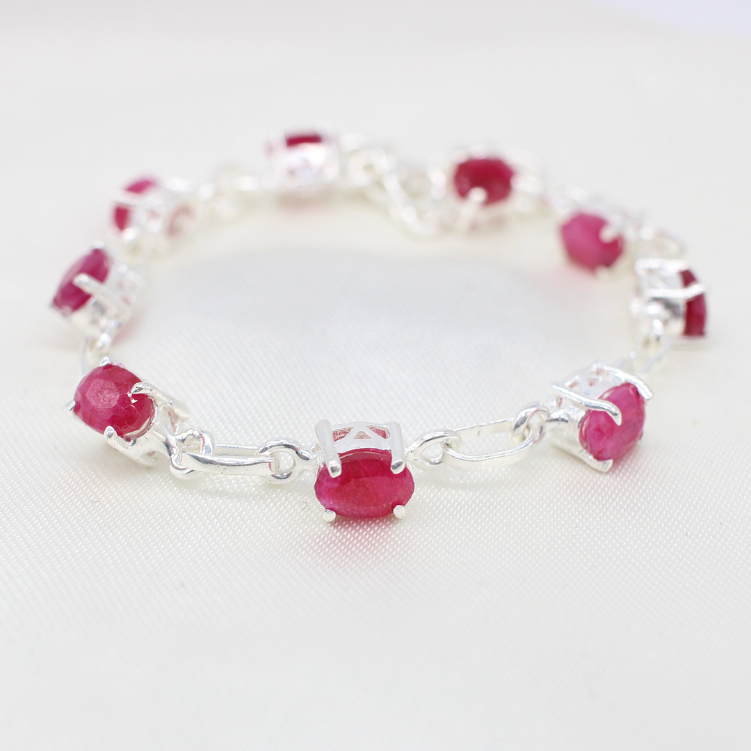 RUBY SET SILVER DRESS BRACELET.