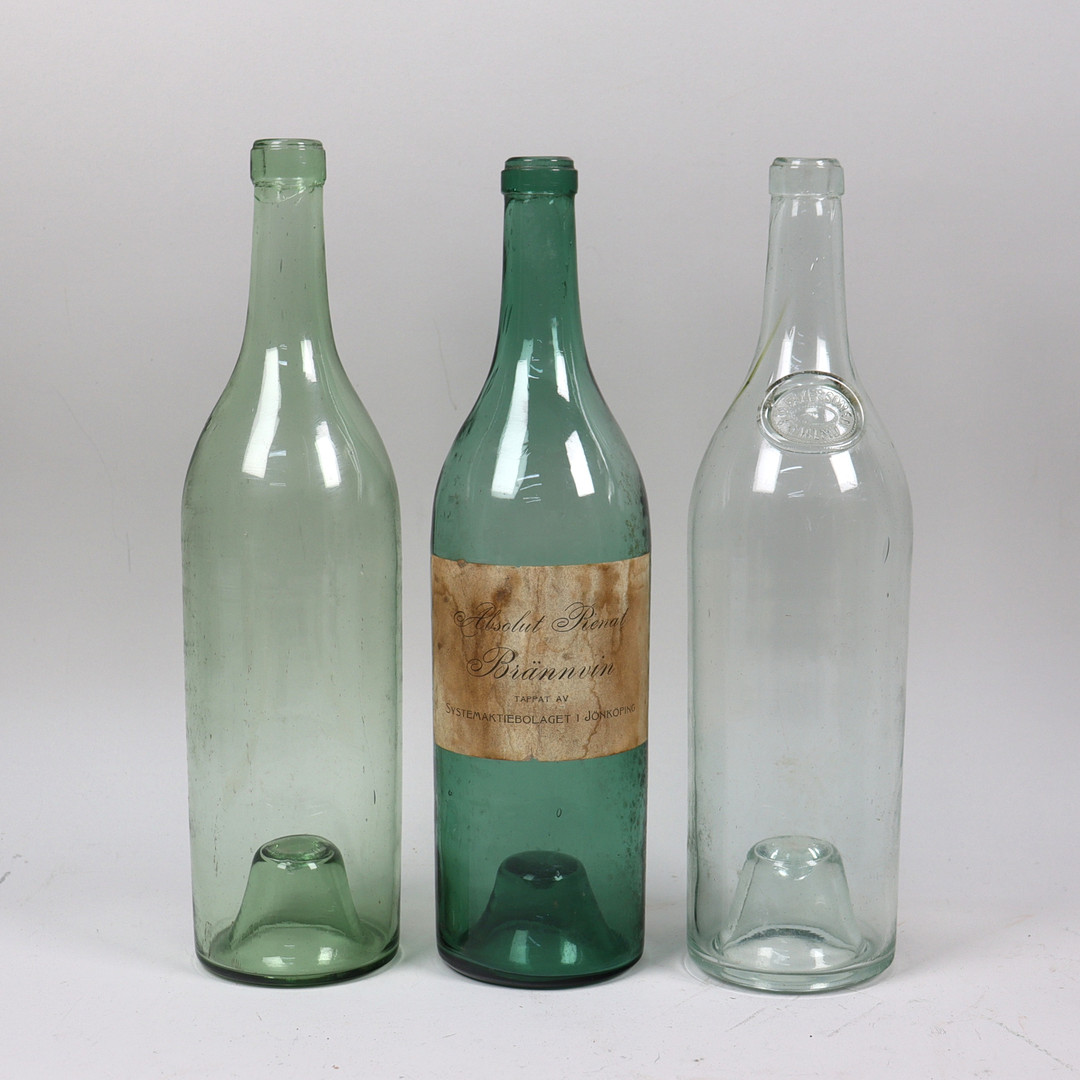 BRÄNNVINSFLASKOR, Absolut Renat, Jönköping, Adolf Faxe & Söner, Malmö mm, 3 st.