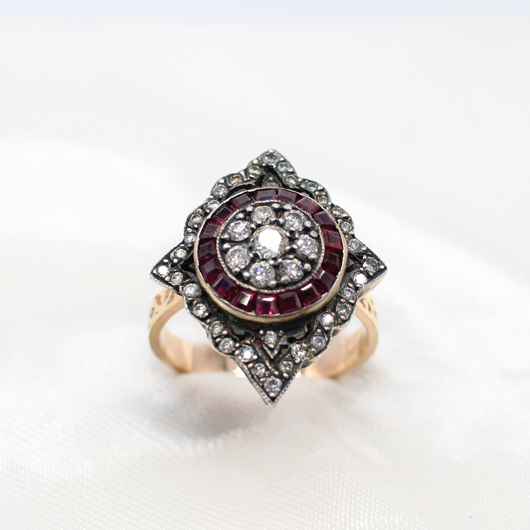 RUBY & DIAMOND RING.