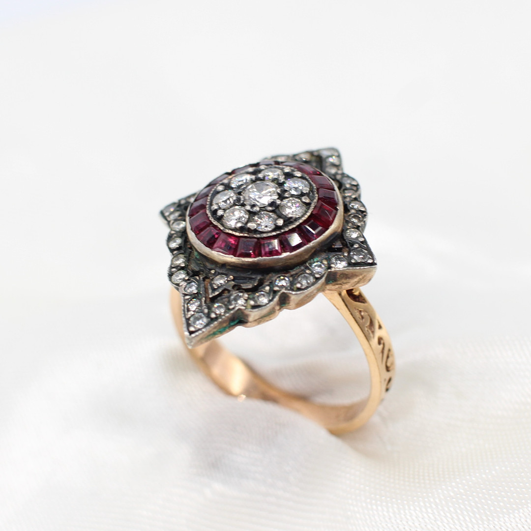 RUBY & DIAMOND RING.