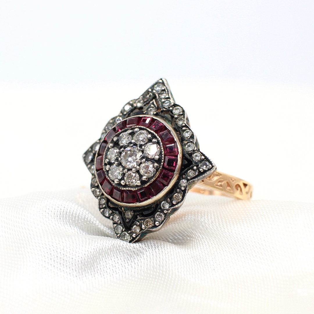 RUBY & DIAMOND RING.