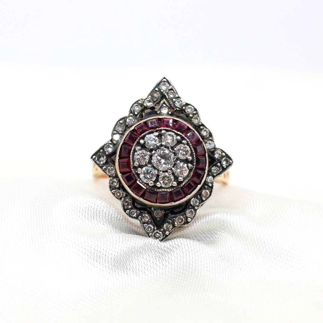 RUBY & DIAMOND RING.