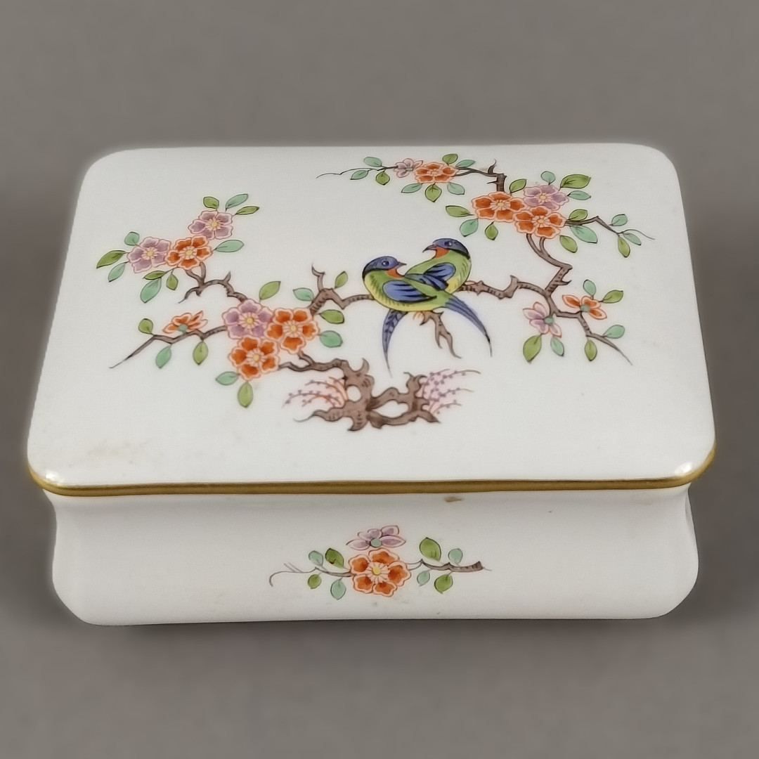 Deckeldose - MEISSEN, 20.Jh., Porzellan, Dekor mit Vogelpaar auf Blütenzweigen.