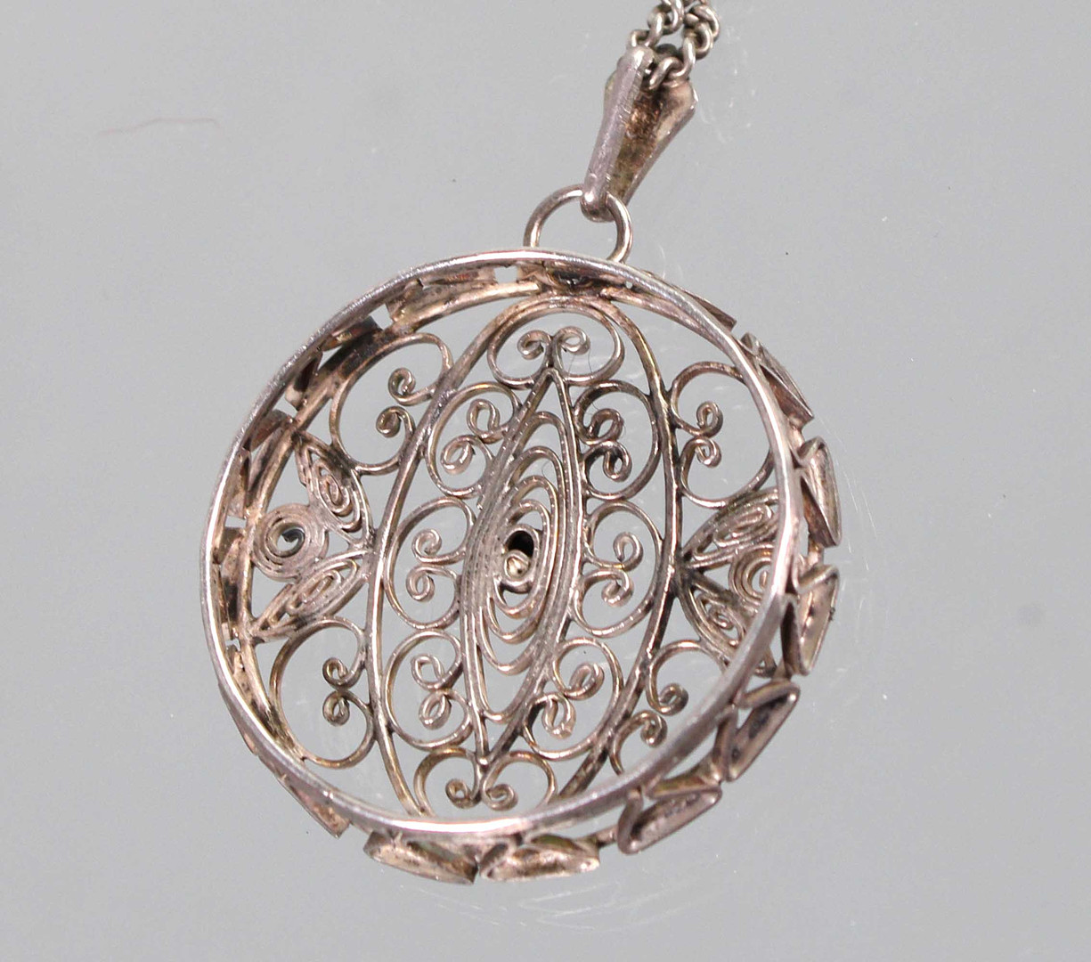 FILIGRAN ANHÄNGER AN KETTE, SILBER 835.