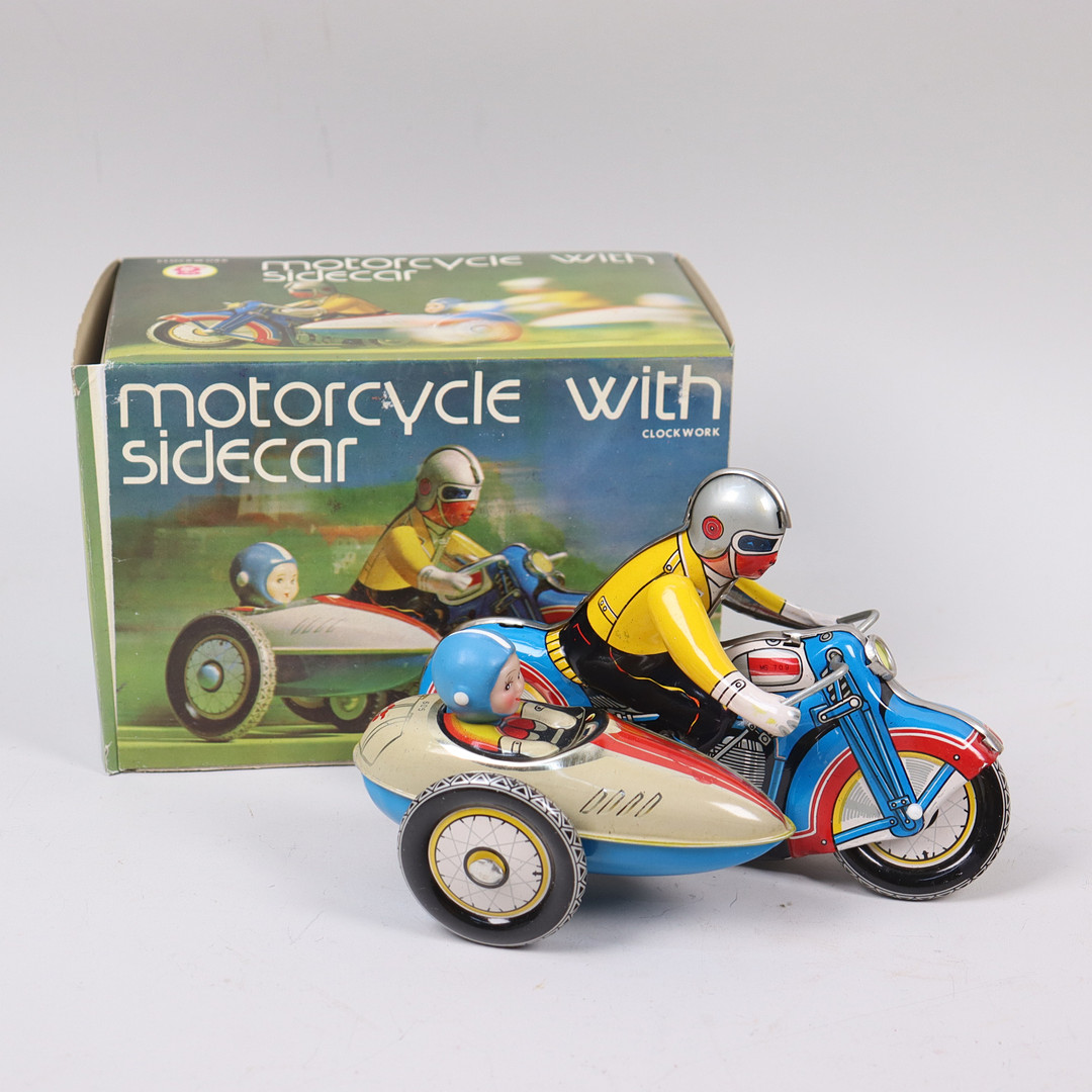 PLÅTLEKSAK, motorcykel med sidovagn, MS 709, Kina.