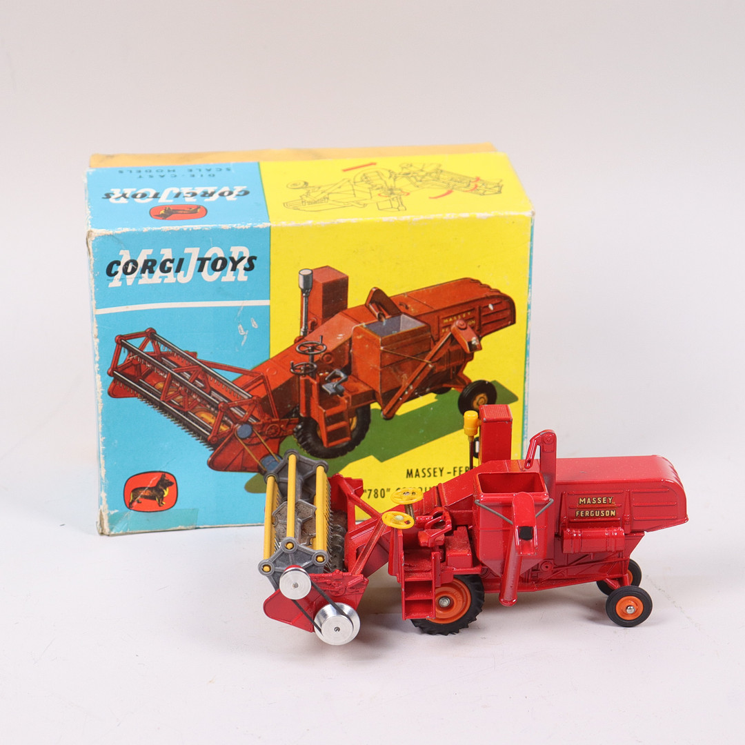 CORGI MAJOR TOYS, Massey-Ferguson "780" Combine Harvester, leksak i metall.