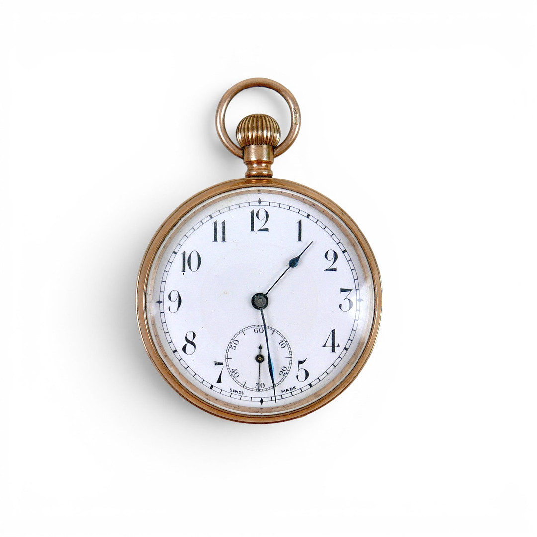 A GEORGE V 9CT GOLD CASED POCKET WATCH.