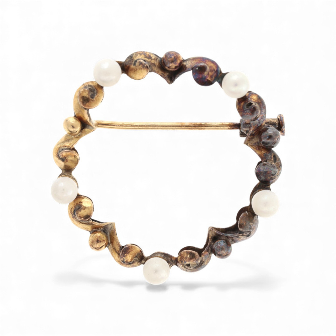 Gold and pearls brooch, mid 20th Century.
