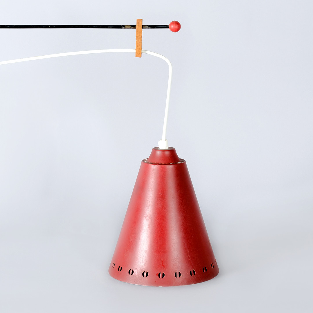 VÄGGLAMPA, lackerad metall och trä, ställbar arm, 1950-/60-tal.