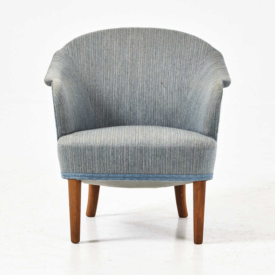 CARL MALMSTEN. Fåtölj, "Lill-paddan", klädsel i gråblå textil.