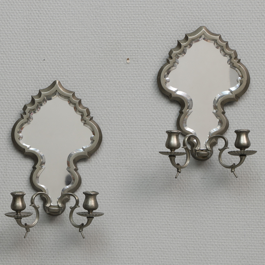 SPEGELLAMPETTER, ett par, tenn, tjockt fasettslipat glas, 1900-tal.