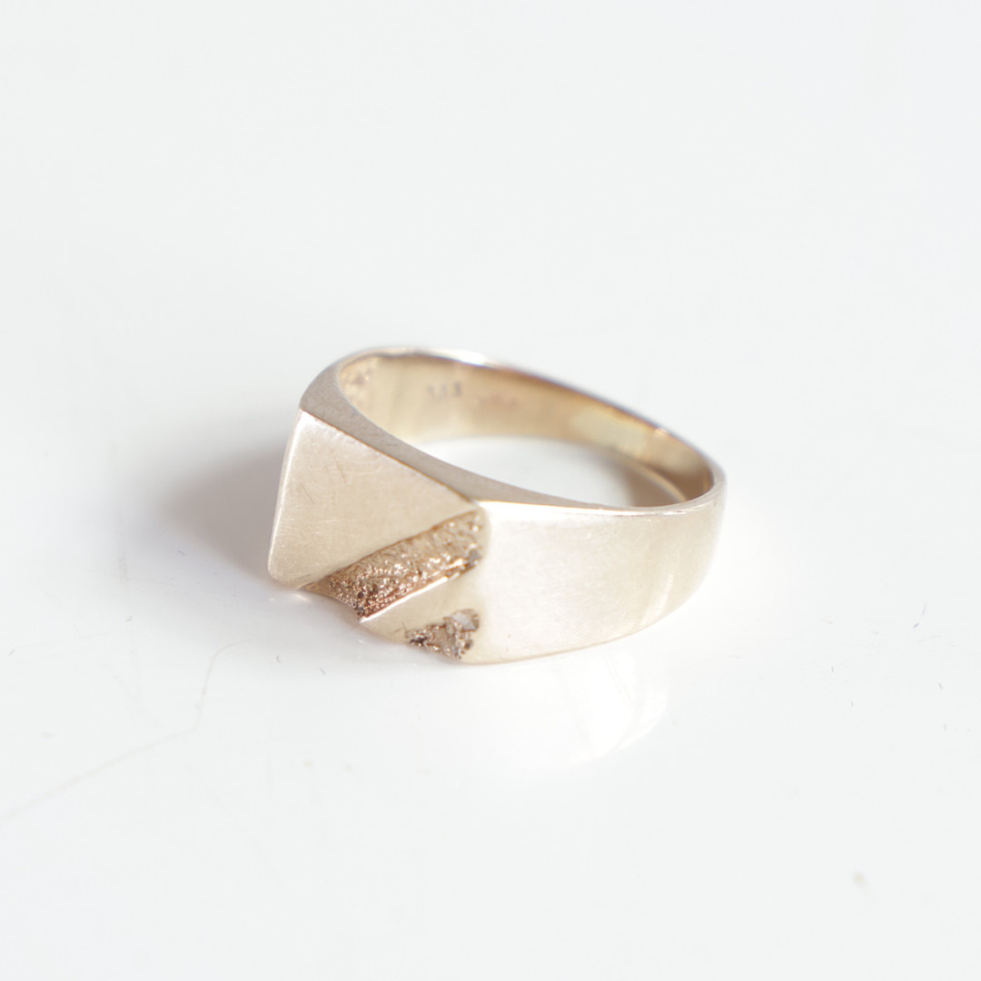 Signetring af 8 kt guld. Stemplet, '333'.
