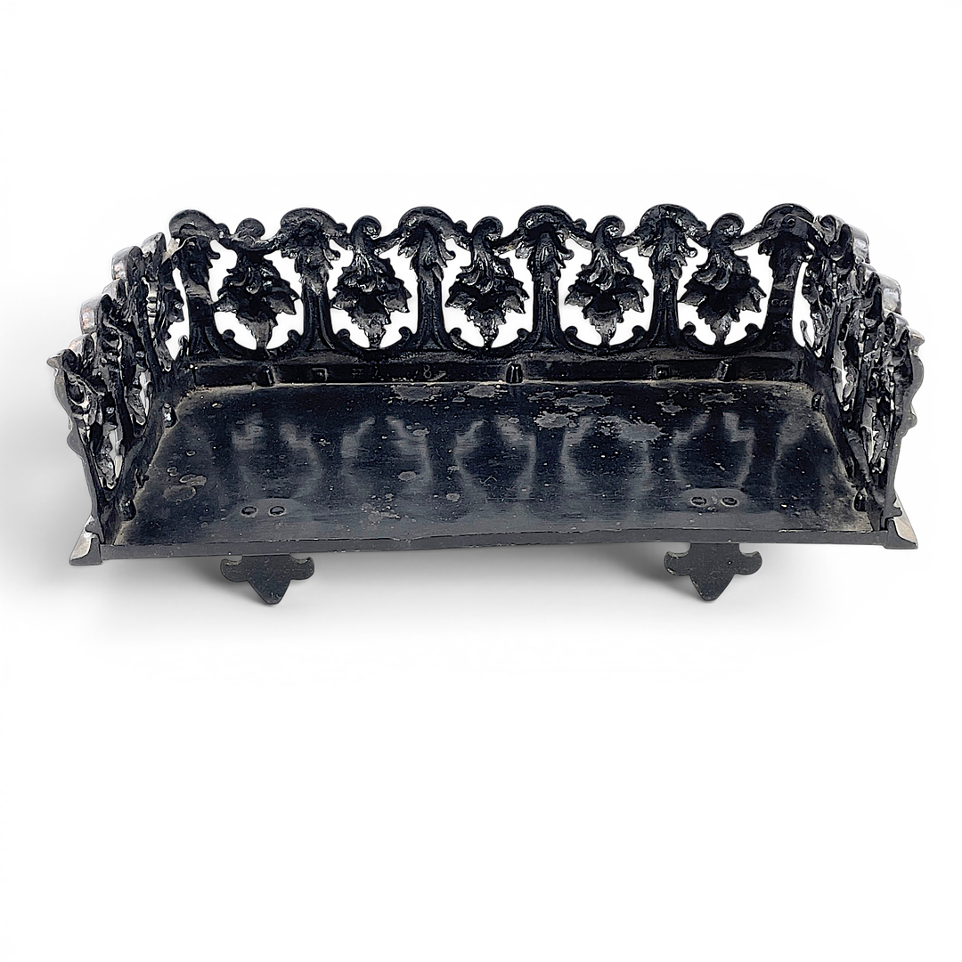 BRASGALLER, metall, 1900-tal.
