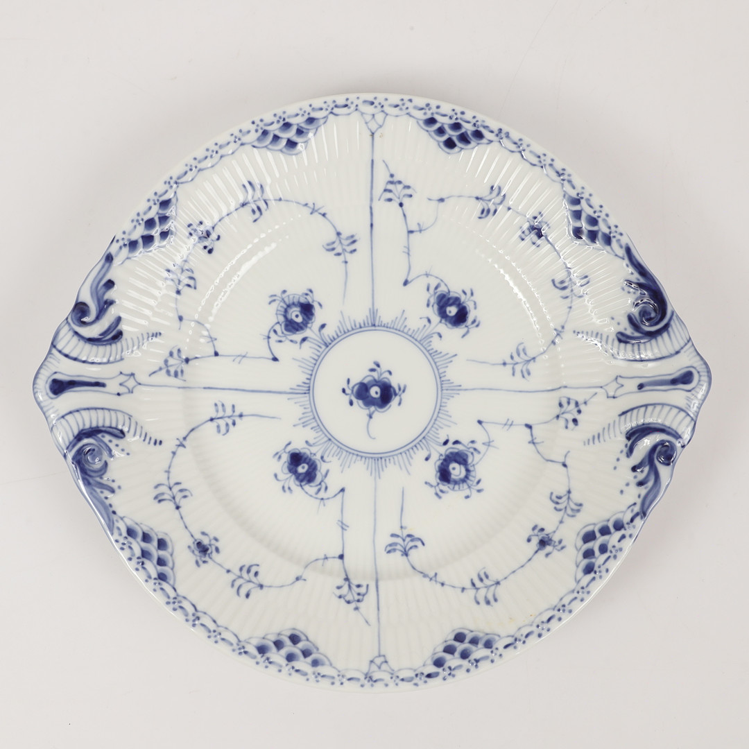 SERVERINGSFAT, "Musselmalet", porslin, Royal Copenhagen, Danmark.