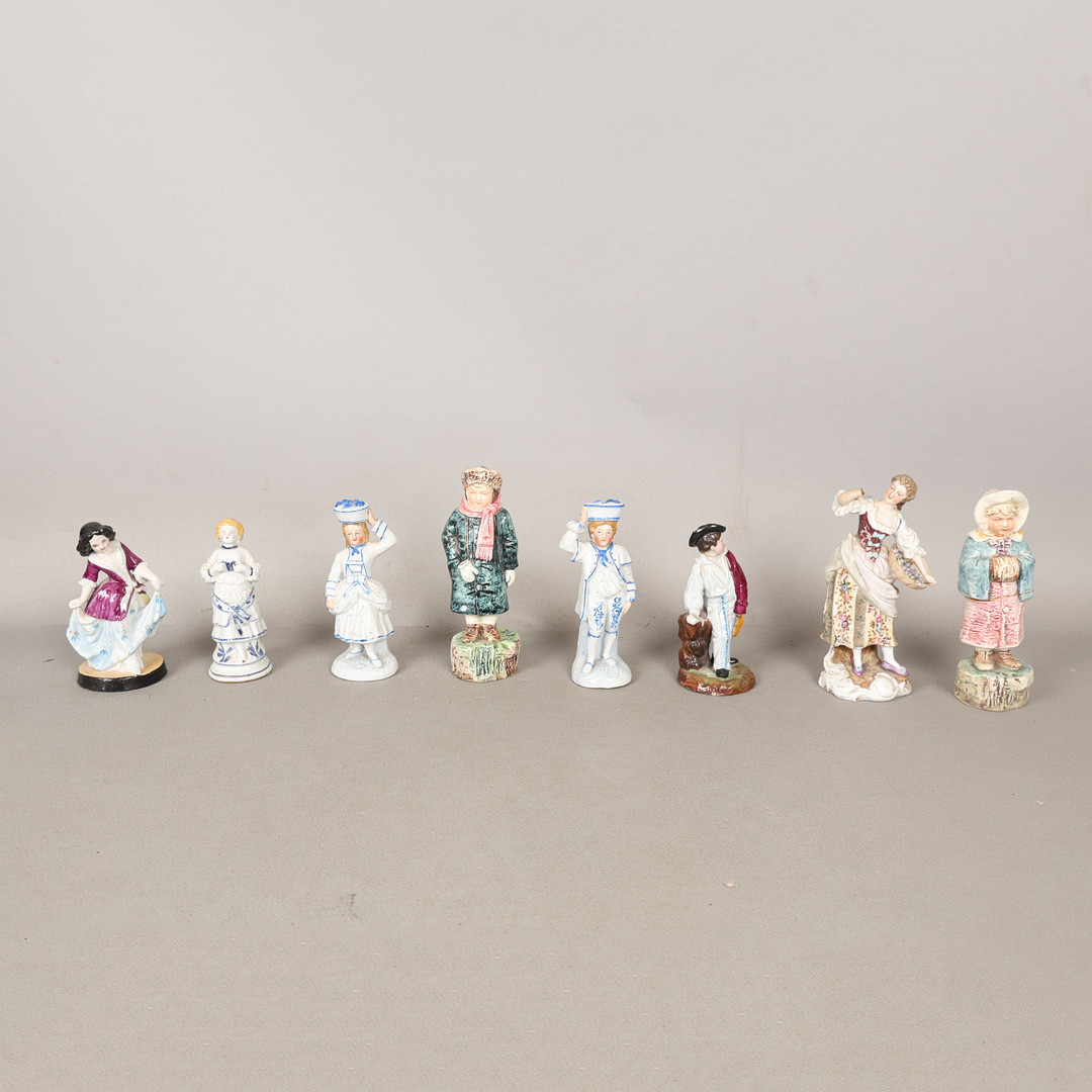 A COLLECTION OF CERAMIC FIGURES (8).