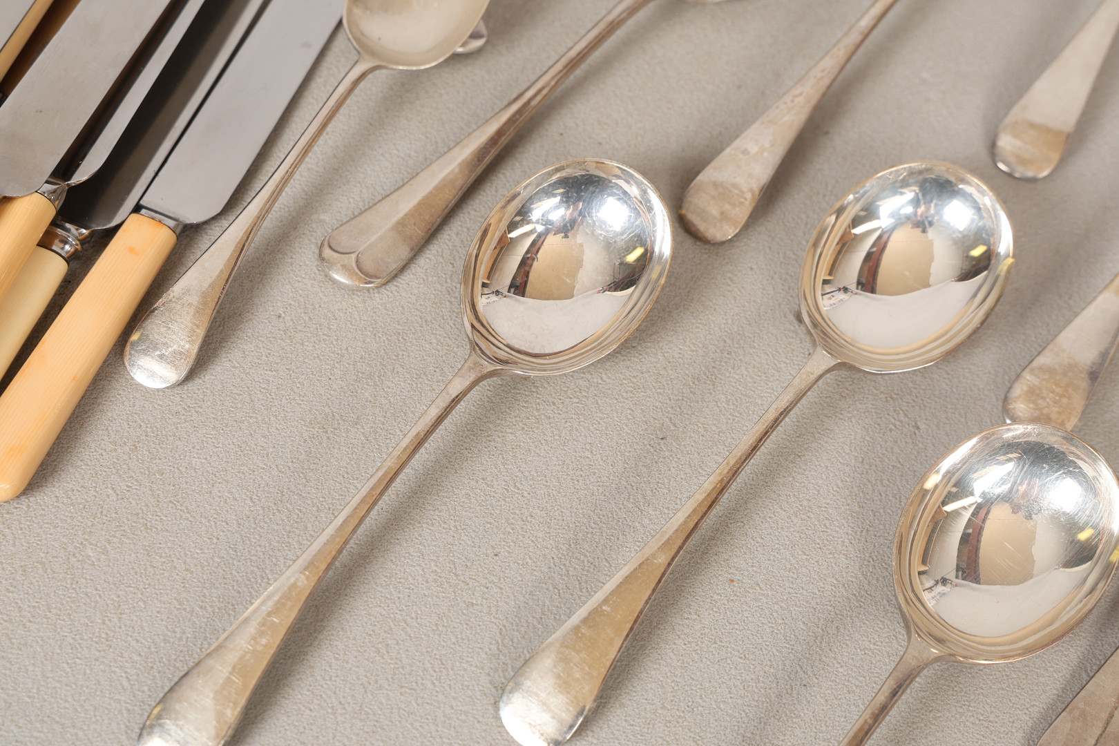 A COLLECTION OF SILVER PLATED WARE.
