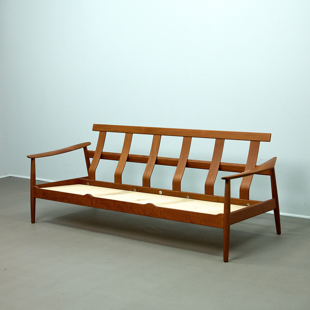 ARNE VODDER. für France & Søn, Couch / Sofa, Modell 'FD-164', Wolle, Teak, 1960er Jahre, Dänemark.