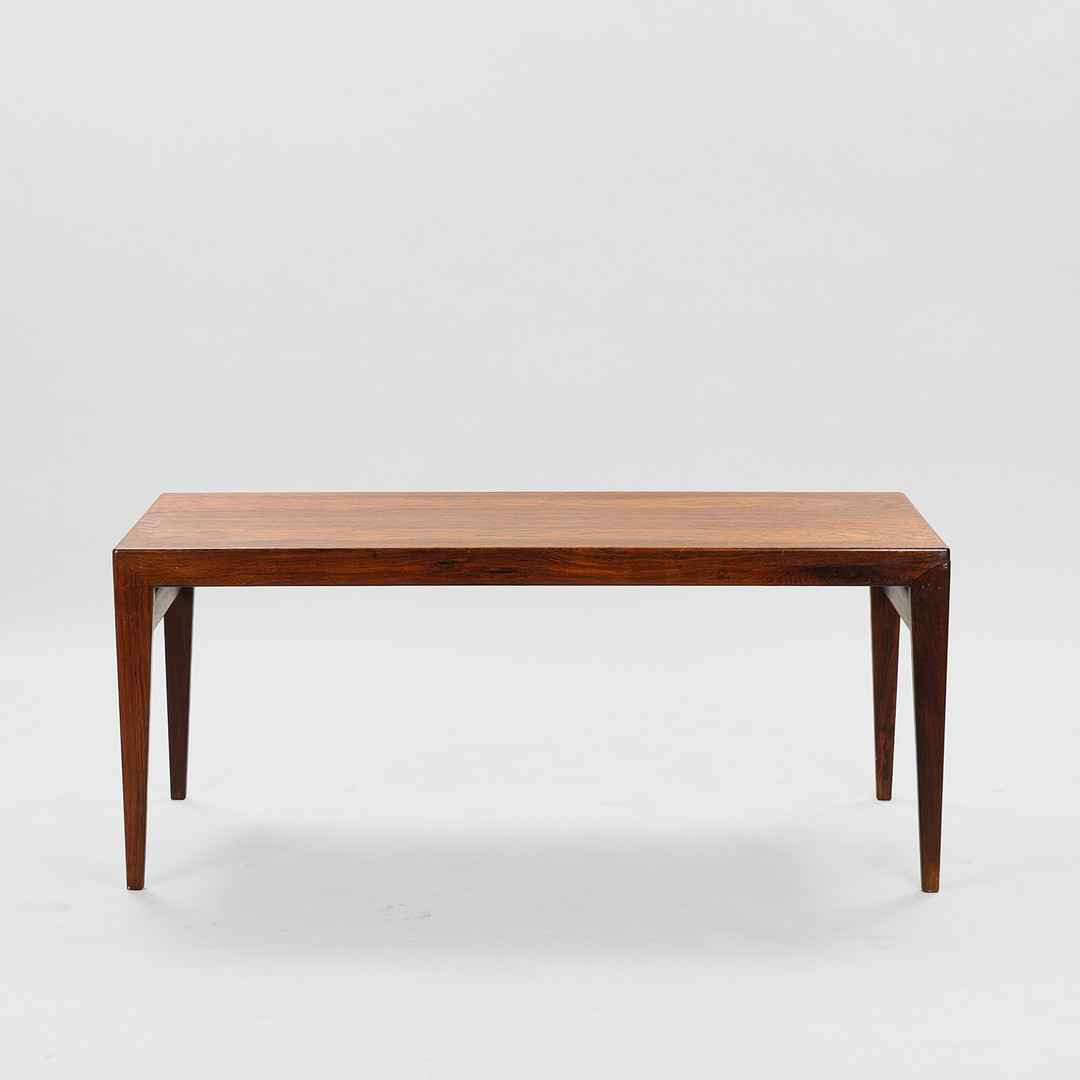 JOHANNES ANDERSEN. Rektangulært sofabord af palisander med udtræksplader, Danmark, 1960'erne.