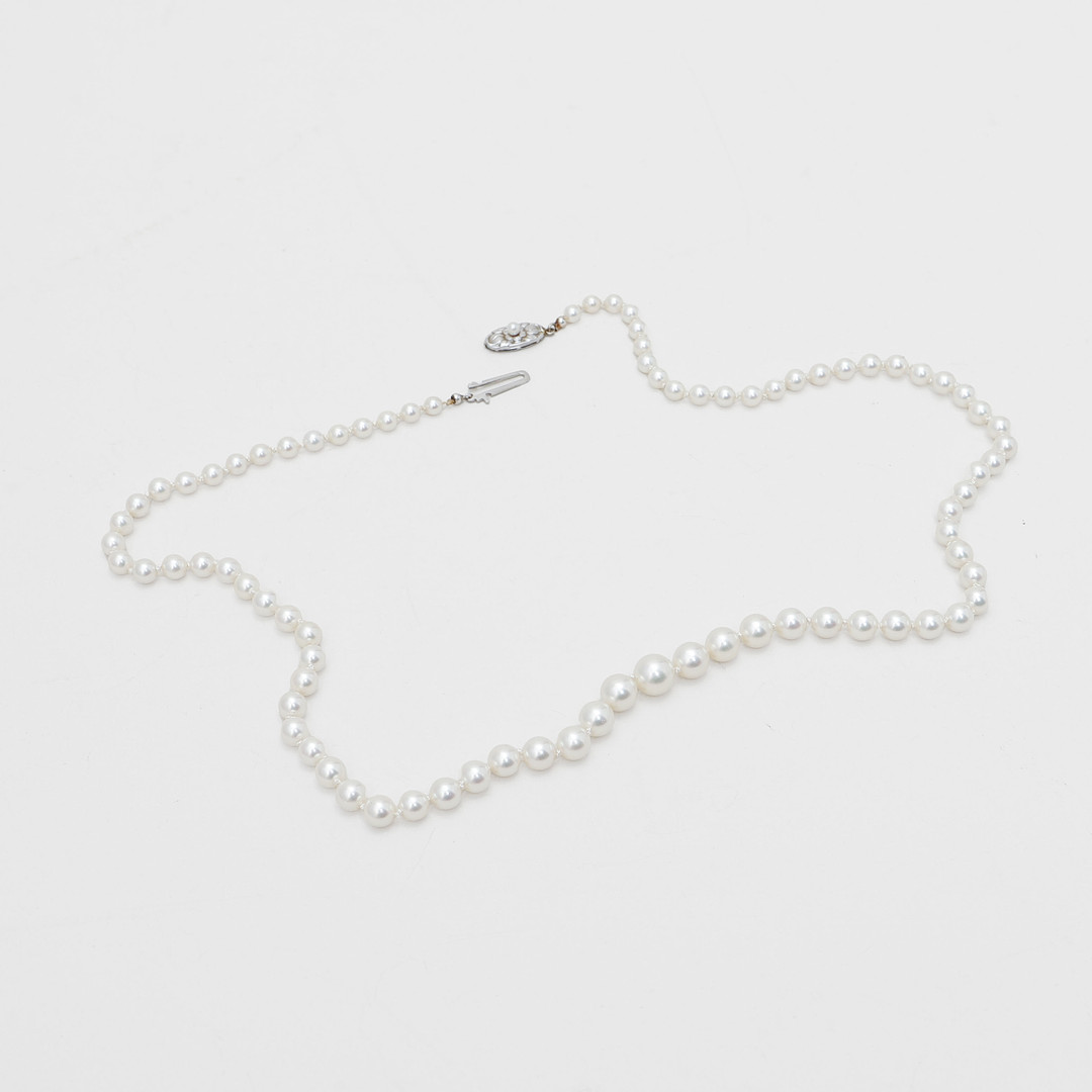PÄRLCOLLIER, 18k vitguld lås.