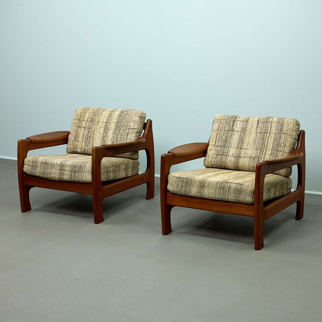 NIELS BACH. Dyrlund, zwei Sessel / Lounge Chair, Teak, Wolle, 1960er Jahre, Dänemark (2).
